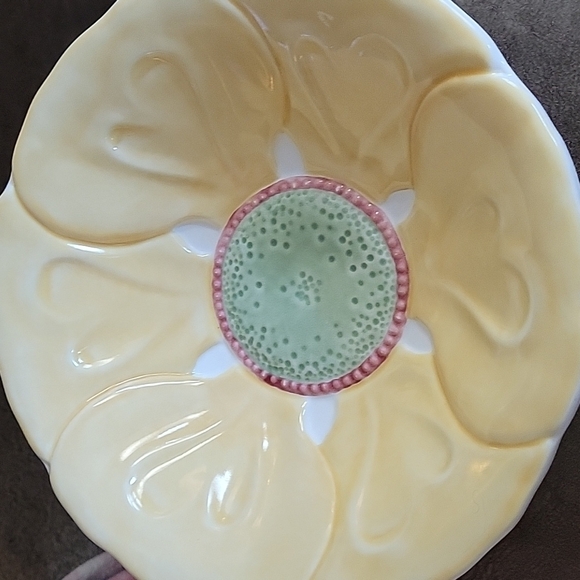 Pfaltzgraff Decorative Ceramic Pastel Yellow Dahlia Spring Salad Serving Bowl - Picture 2 of 6